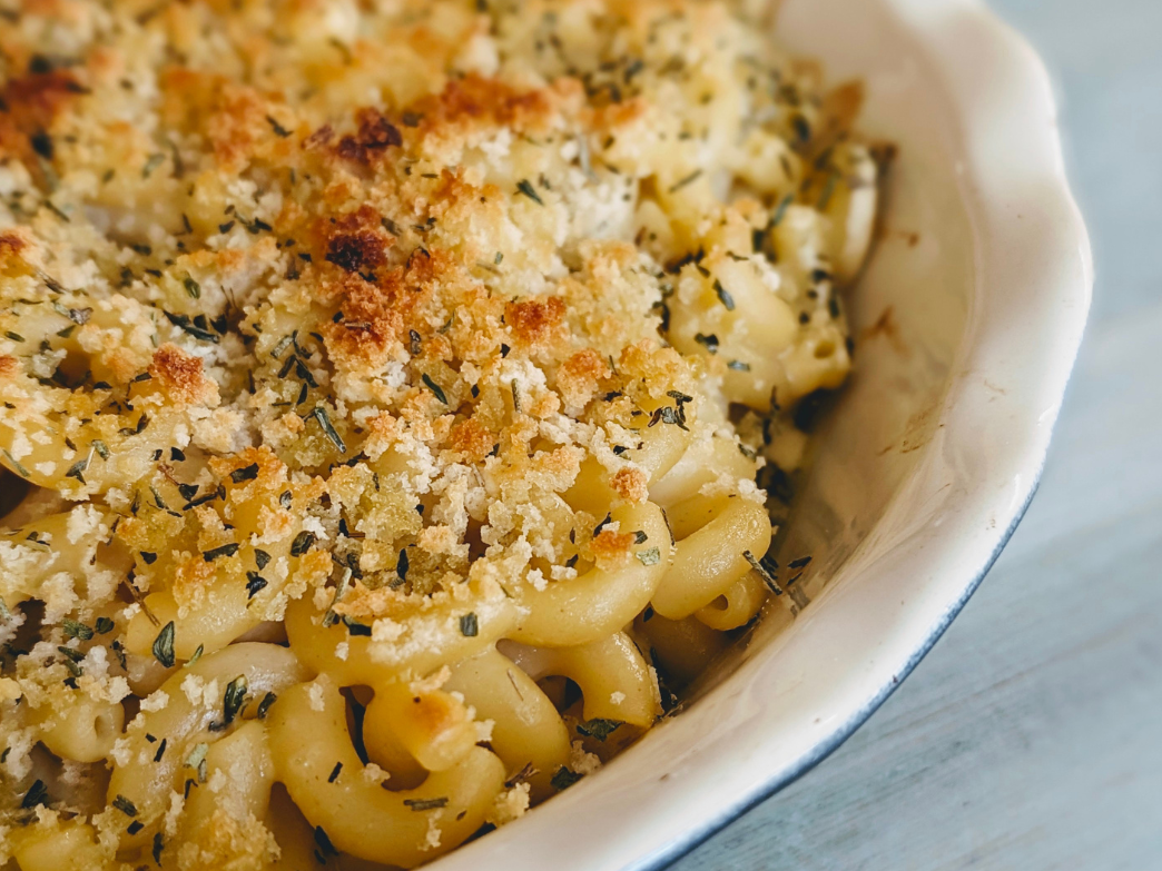 Baked macaroni pasta with breadcrumbs and herbs
